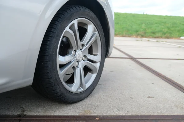 Foto 10 van fotogallerij Peugeot 208 1.6VTi uit 2012