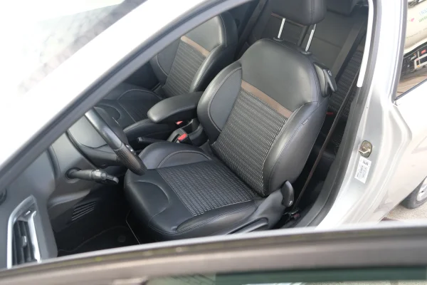 Foto 17 van fotogallerij Peugeot 208 1.6VTi uit 2012