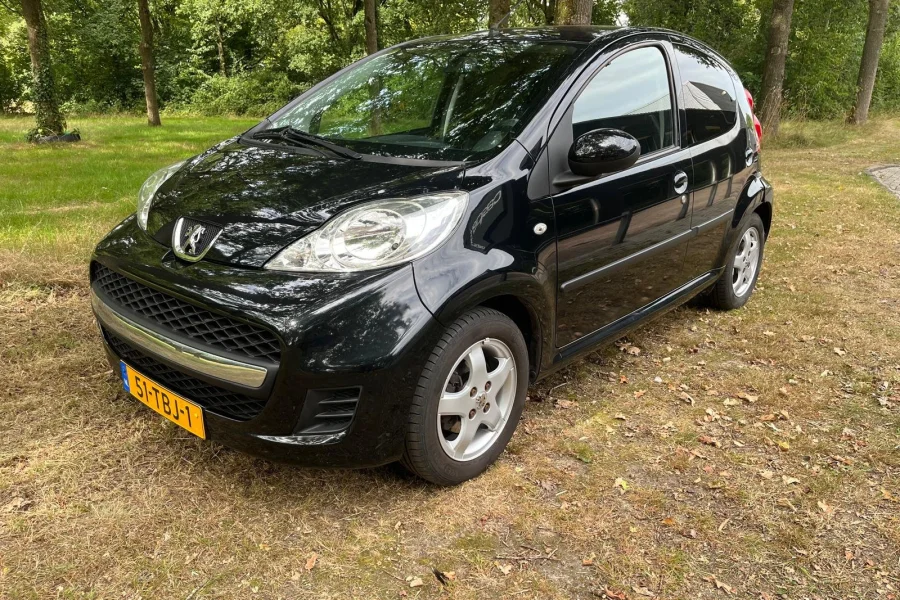 Foto 0 van fotogallerij Peugeot 107 1.0 12V Black & Silver uit 2012