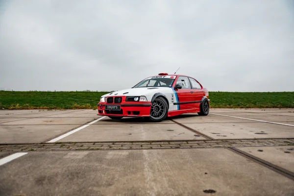 Foto 2 van fotogallerij BMW E36 330i Compact uit 1995