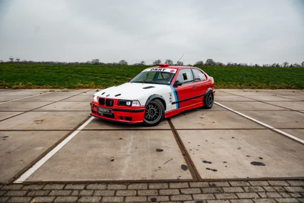 Foto 3 van fotogallerij BMW E36 330i Compact uit 1995