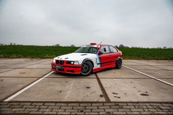 Foto 4 van fotogallerij BMW E36 330i Compact uit 1995