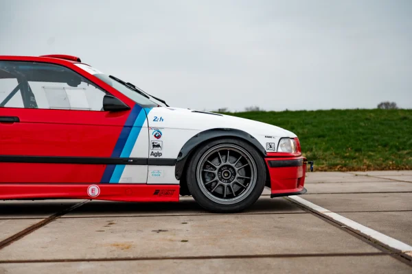 Foto 9 van fotogallerij BMW E36 330i Compact uit 1995