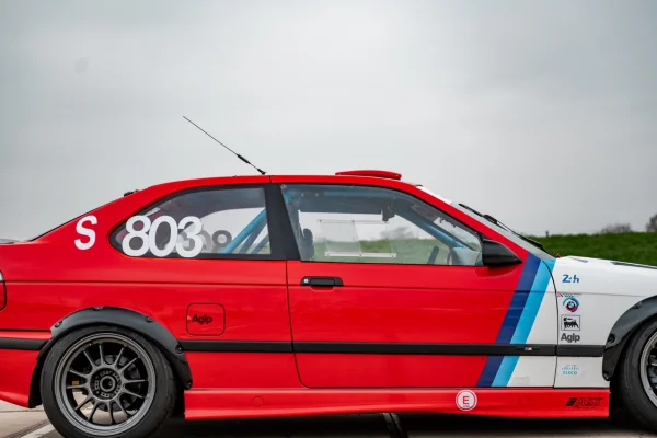 Foto 10 van fotogallerij BMW E36 330i Compact uit 1995