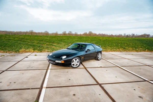 Foto 2 van fotogallerij Porsche 928 GTS uit 1992