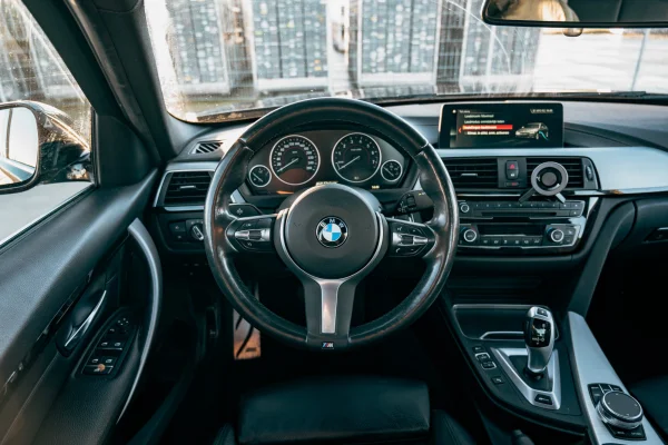 Foto 11 van fotogallerij BMW 330e uit 2018