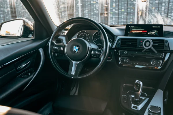 Foto 14 van fotogallerij BMW 330e uit 2018