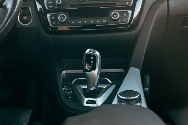 Foto 16 van fotogallerij BMW 330e uit 2018