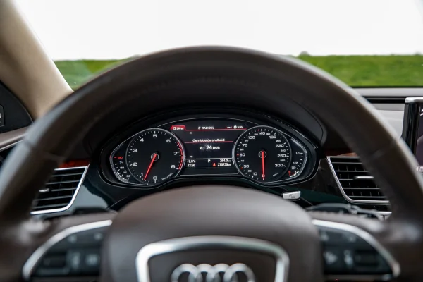 Foto 24 van fotogallerij Audi A8L uit 2011