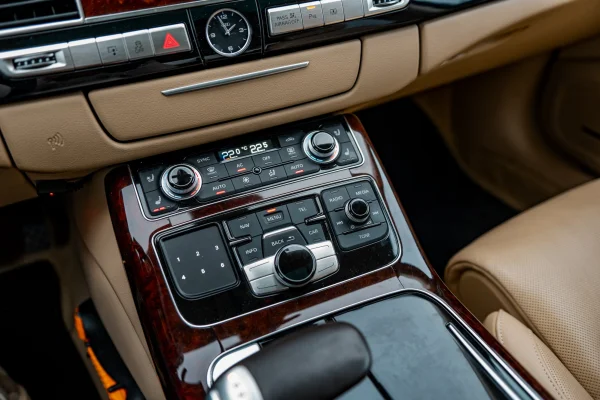 Foto 19 van fotogallerij Audi A8L uit 2011