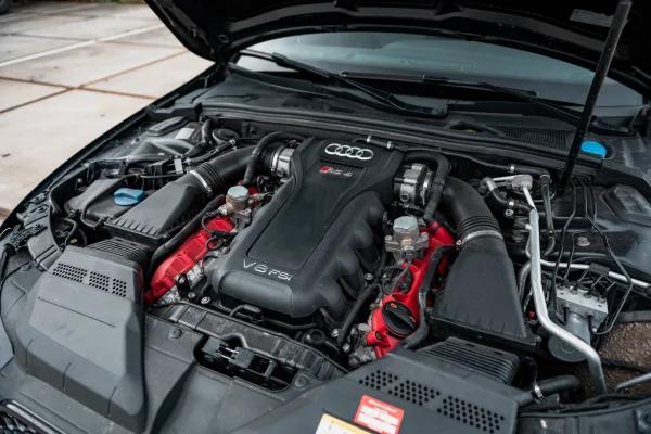 Foto 8 van fotogallerij Audi RS4 Avant uit 2013