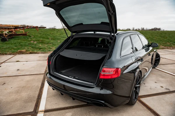 Foto 11 van fotogallerij Audi RS4 Avant uit 2013