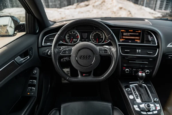 Foto 28 van fotogallerij Audi RS4 Avant uit 2013