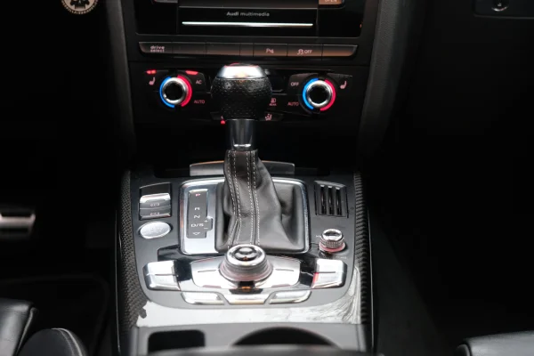 Foto 11 van fotogallerij Audi RS4 Avant uit 2013