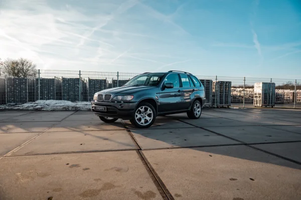 Foto 1 van fotogallerij BMW X5 4.4i V8 uit 2001