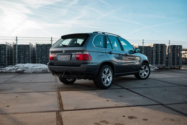 Foto 12 van fotogallerij BMW X5 4.4i V8 uit 2001