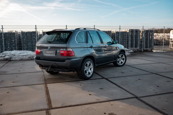 Foto 13 van fotogallerij BMW X5 4.4i V8 uit 2001