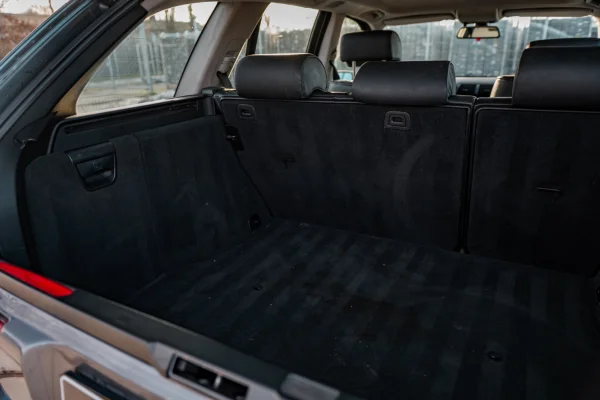 Foto 18 van fotogallerij BMW X5 4.4i V8 uit 2001