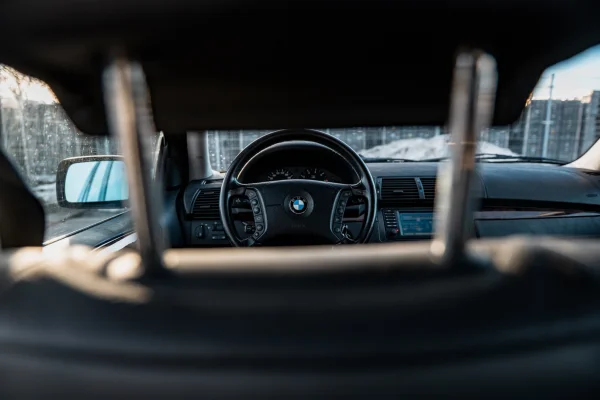 Foto 26 van fotogallerij BMW X5 4.4i V8 uit 2001