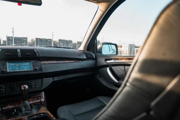 Foto 28 van fotogallerij BMW X5 4.4i V8 uit 2001