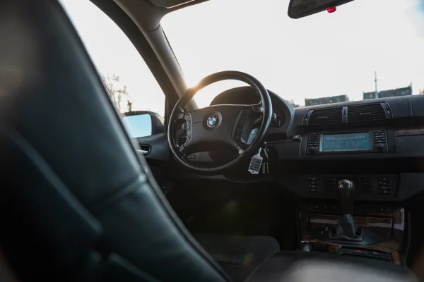 Foto 29 van fotogallerij BMW X5 4.4i V8 uit 2001