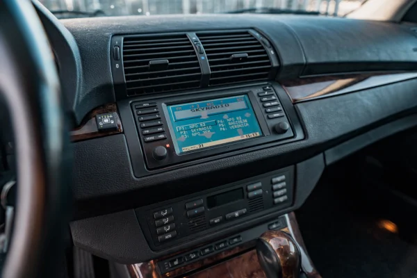 Foto 33 van fotogallerij BMW X5 4.4i V8 uit 2001