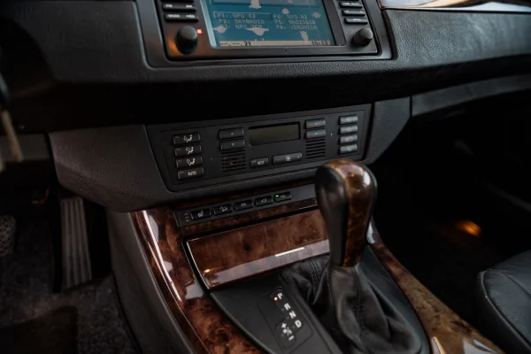 Foto 34 van fotogallerij BMW X5 4.4i V8 uit 2001