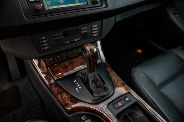 Foto 35 van fotogallerij BMW X5 4.4i V8 uit 2001