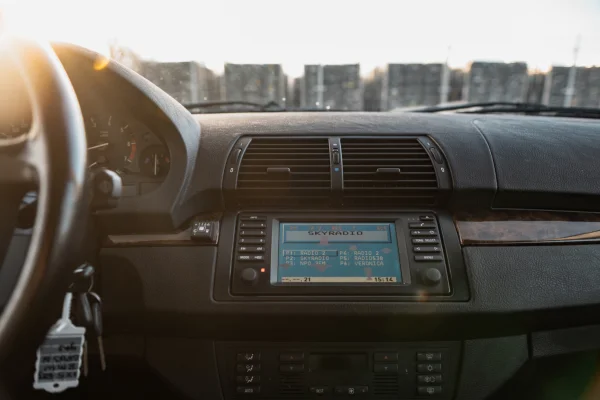 Foto 41 van fotogallerij BMW X5 4.4i V8 uit 2001