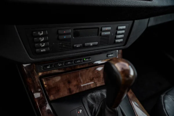 Foto 44 van fotogallerij BMW X5 4.4i V8 uit 2001