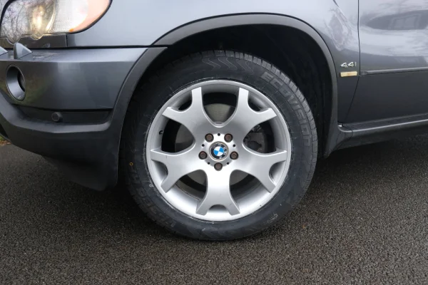 Foto 7 van fotogallerij BMW X5 4.4i V8 uit 2001