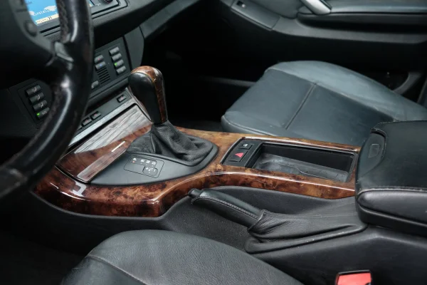 Foto 11 van fotogallerij BMW X5 4.4i V8 uit 2001