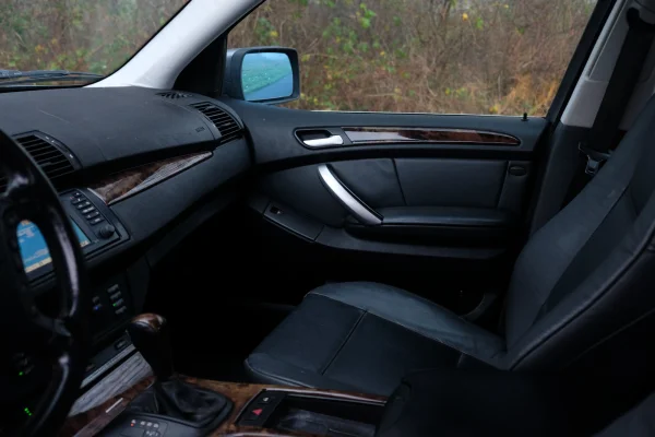 Foto 14 van fotogallerij BMW X5 4.4i V8 uit 2001