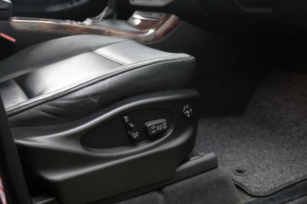 Foto 13 van fotogallerij BMW X5 4.4i V8 uit 2001