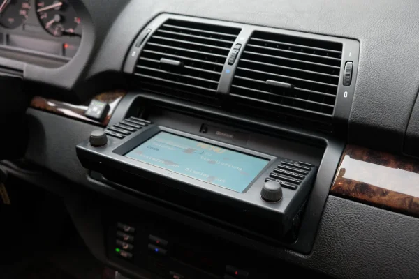 Foto 16 van fotogallerij BMW X5 4.4i V8 uit 2001