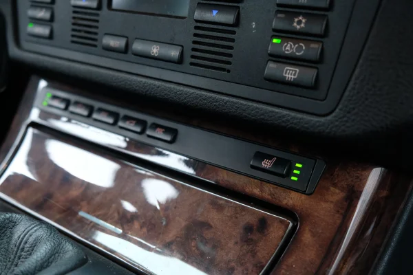 Foto 17 van fotogallerij BMW X5 4.4i V8 uit 2001