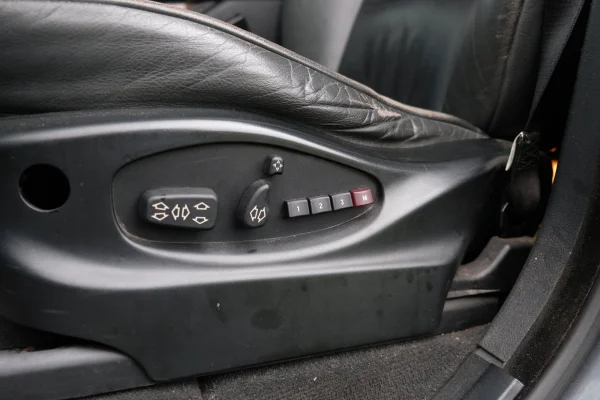 Foto 9 van fotogallerij BMW X5 4.4i V8 uit 2001