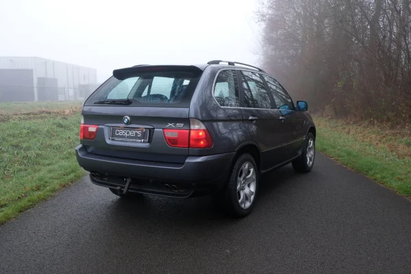 Foto 1 van fotogallerij BMW X5 4.4i V8 uit 2001