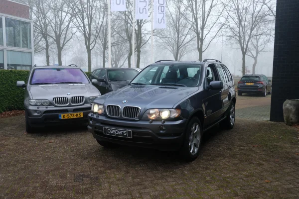 Foto 2 van fotogallerij BMW X5 4.4i V8 uit 2001