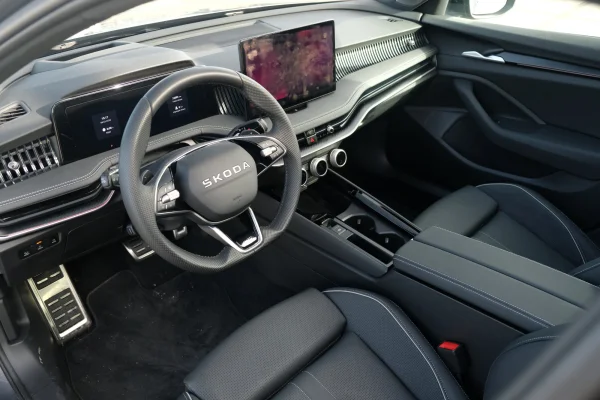 Foto 7 van fotogallerij Skoda Superb Combi 1.5TSi PHEV Sportline uit 2025