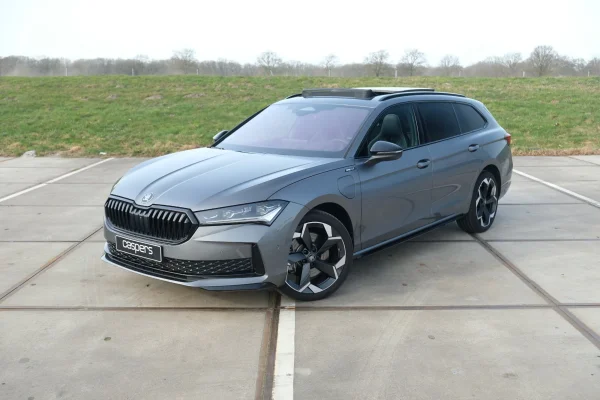 Foto 6 van fotogallerij Skoda Superb Combi 1.5TSi PHEV Sportline uit 2025