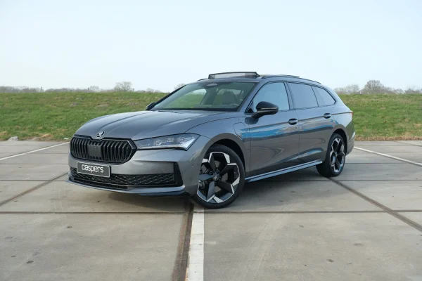 Foto 13 van fotogallerij Skoda Superb Combi 1.5TSi PHEV Sportline uit 2025