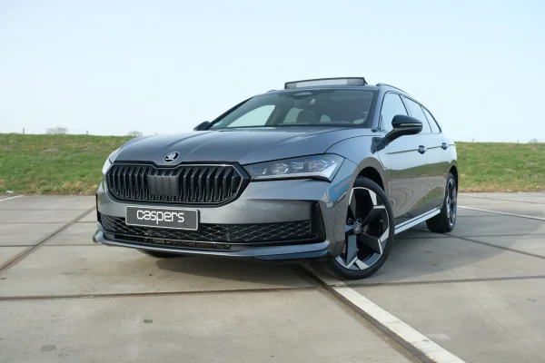 Foto 40 van fotogallerij Skoda Superb Combi 1.5TSi PHEV Sportline uit 2025