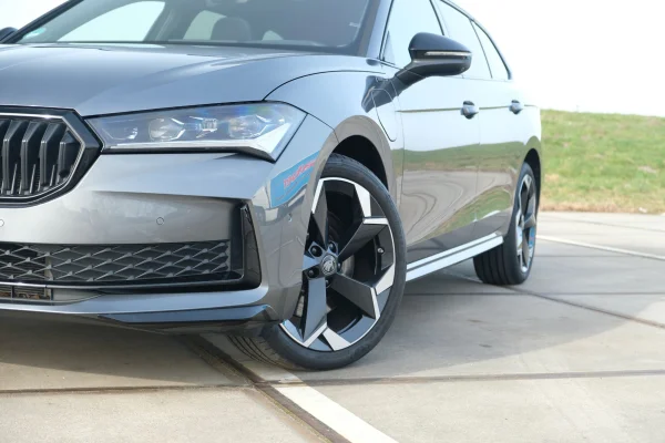 Foto 4 van fotogallerij Skoda Superb Combi 1.5TSi PHEV Sportline uit 2025