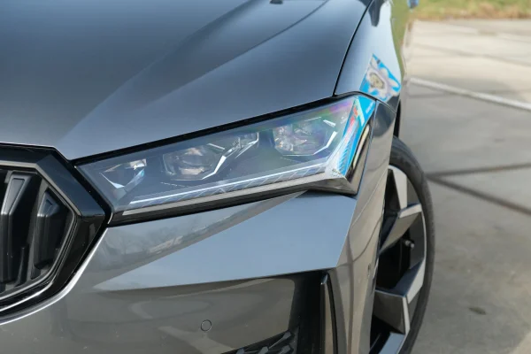 Foto 42 van fotogallerij Skoda Superb Combi 1.5TSi PHEV Sportline uit 2025