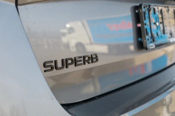 Foto 19 van fotogallerij Skoda Superb Combi 1.5TSi PHEV Sportline uit 2025