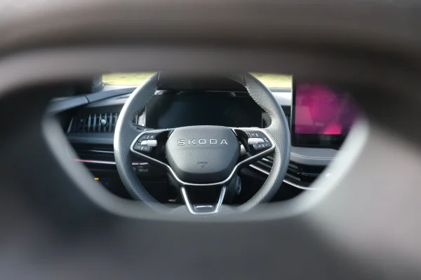 Foto 25 van fotogallerij Skoda Superb Combi 1.5TSi PHEV Sportline uit 2025