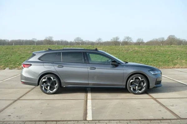 Foto 3 van fotogallerij Skoda Superb Combi 1.5TSi PHEV Sportline uit 2025