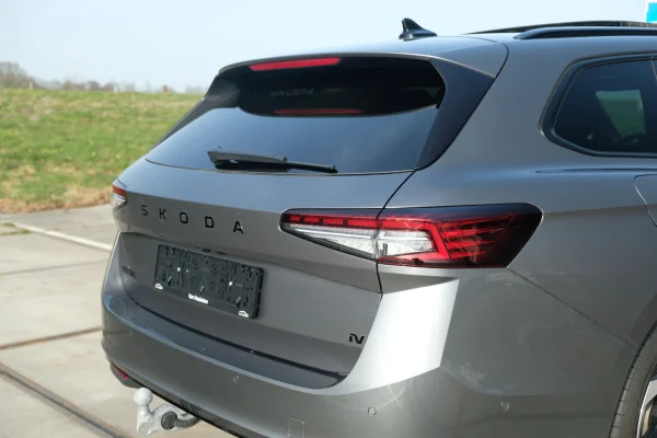 Foto 48 van fotogallerij Skoda Superb Combi 1.5TSi PHEV Sportline uit 2025