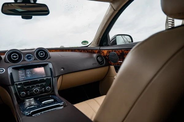 Foto 18 van fotogallerij Jaguar XJL uit 2010